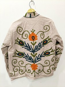 Chaqueta étnica blanca bordada Suzani con diseño floral y de pájaros, manga larga, cuello alto, ropa de abrigo de invierno para mujer - Product Image 5