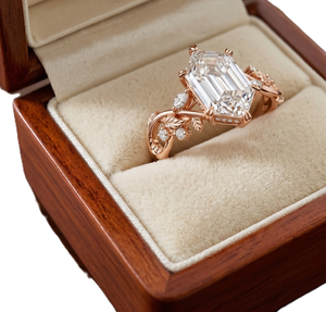 Bague de fiançailles et alliance en or massif 10K 14K 18K avec diamant de laboratoire taille hexagonale, motif feuille de vigne minimaliste, certifiée IGI - Product Image 1