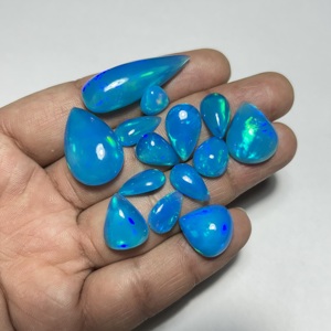 Opale bleue éthiopienne naturelle, opale de feu, cabochon en pierre brute avec éclat arc-en-ciel vif et effet de jeu de couleurs irisées - Product Image 2