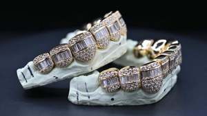 Grillz Híbridos Bust Down de Fábrica, con Moissanita VVS talla Baguette y Redonda, estilo Iced Out, en Plata de Ley 925 y Oro Sólido de 10K, Dientes Personalizados, Venta al por Mayor - Product Image 4