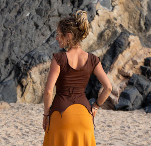 Top ligero de algodón con espalda cruzada y lazo, estilo bohemio y coqueto para uso diario - Product Image 3