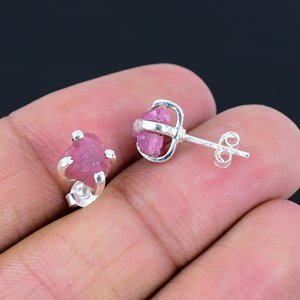 Boucles d'oreilles en tourmaline rose, faites à la main en argent sterling 925, bijoux bruts, boucles d'oreilles clous brutes, au prix d'usine - Product Image 5