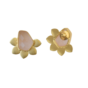 Pendientes de botón florales de latón hechos a mano con cuarzo rosa semiprecioso y chapado en oro de 18 quilates, ligeros, de Laxmi Jewellers LJ 1468 - Product Image 5