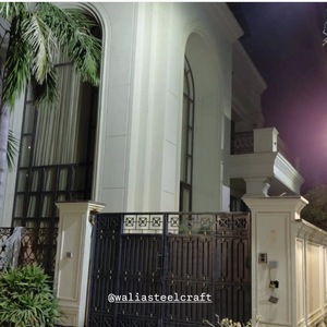 Puerta Principal Moderna MS |   Puerta de Seguridad de Acero al Carbono con Acabado Dorado |   Puerta de Entrada de Hierro Contemporánea para Casa o Villa, Uso en Exteriores - Product Image 4