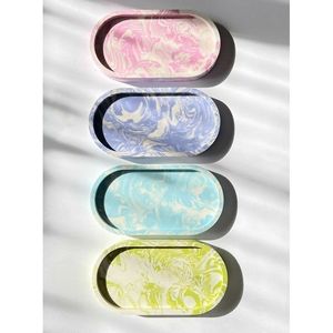 Stylish Oval and Round Resin <b>Decorative</b> Trays for Multipurpose Use - Product Image 1