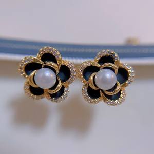 Boucles d'oreilles en argent S925 de style rétro haut de gamme coréen, nouvelles boucles d'oreilles tendance en perles de camélia, bijoux célèbres sur Internet - Product Image 1