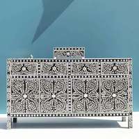 Table console artisanale éco-responsable en os incrusté, motif géométrique noir et blanc, moderne, durable, multifonctionnelle, pour entrée avec rangement