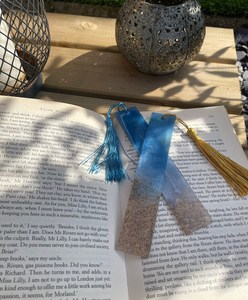 Marque-page décoratif rond en résine époxy Art Déco avec pompon et paillettes dorées, cadeau Diwali, accessoires de livre, porte-page scintillant - Product Image 6