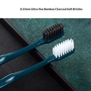 Kit d'articles de toilette écologiques pour hôtel, avec logo personnalisé, pour séjour à domicile ou en hôtel, comprenant un ensemble de brosses à dents, format voyage. - Product Image 2