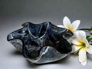 Tazón pequeño negro hecho a mano con diseño de geoda de resina epoxi, tazón para servir, regalo de inauguración de casa, decoración del hogar - Product Image 2