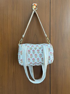 Bolso de Mano Boho de Lujo Hecho a Mano en India, Acolchado de Algodón, Estampado Floral, Reversible, Tamaño Mediano, Alta Calidad, con Cierre para Mujer - Product Image 1