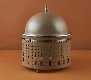 Brasero portable d'extérieur en métal bronze, foyer sans fumée avec couvercle en dôme et motif ciel urbain découpé au laser pour terrasse - Product Image 1