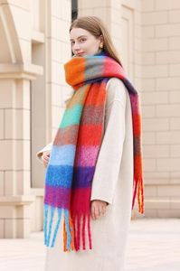 Bufanda Larga de Lana para Mujer, Diseño a Cuadros, Accesorio de Moda para Invierno con Detalles de Flecos - Product Image 5
