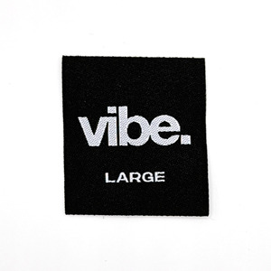 Étiquettes tissées personnalisées de qualité supérieure et abordables, lavables, découpées au laser pour vêtements et sacs avec logo de marque - Product Image 1