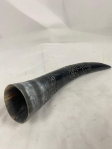 Cuerno vikingo natural de buena calidad 100% Cuerno para beber artesanías naturales con soporte de cuero Cuerno para beber elegante y duradero VENTA - Product Image 2