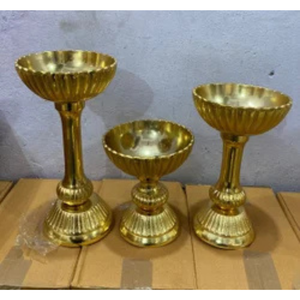 Lámparas de latón tipo diya, también conocidas como pyali deeps o deepaks. - Product Image 3