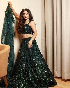 Lehenga Choli traditionnel d'hiver pour mariage, fête de Diwali, prêt pour l'été, en taffetas satiné, longueur ras du sol, matériaux recyclés, séchage rapide - Product Image 4