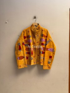 เสื้อแจ็คเก็ตคอจีนกำมะหยี่สีเหลืองพร้อมลายปลาปักมือแขนยาวเสื้อโค้ทผู้หญิงฤดูใบไม้ร่วงความยาวปกติ - Product Image 3
