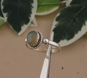 Anillo de Boda Solitario Clásico Boho Delicado Hecho a Mano con Ópalo Ovalado Engastado en Plata de Ley 925 Certificado - Product Image 5