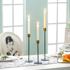 Ensemble de supports à bougies sculpturaux en métal de style galerie pour la décoration artistique de la maison et la salle à manger - Product Image 3