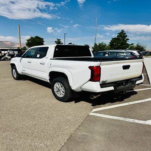 Toyota Tacoma 4x4 d'occasion, pick-up avec sièges en cuir, moteur 3.5L, pneus R20, norme d'émission Euro VI, intérieur foncé - Product Image 2