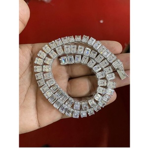Collier chaîne en moissanite diamantée, best-seller, bijoux luxueux et étincelants pour mariage, anniversaire et cadeaux, en vente - Product Image 1