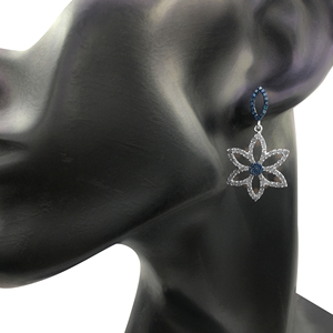 Pendientes de Plata de Ley 925 con Diamantes Naturales Blancos y Azules de Corte Redondo de 1.91 Cttw, Diseño de Flor, Cierre a Presión, Engaste de Garras para Mujer - Product Image 2