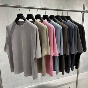 เสื้อยืดแขนสั้นทรงบ็อกซี่ผ้าคอตตอน/โพลีเอสเตอร์คุณภาพสูง สไตล์วาฟเฟิล ลุคซักยืดแบบดิสเทรส สำหรับผู้ชาย ใส่ได้ทั้งฤดูใบไม้ผลิและฤดูร้อน - Product Image 1