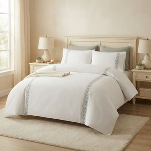 Ensemble housse de couette et taies d'oreiller brodées feuilles vertes personnalisables en coton blanc 300 fils pour la maison, l'hôtel et les mariages (vente en gros) - Product Image 4