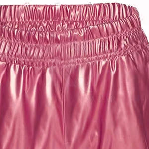 Shorts en cuir pour hommes avec surpiqûres fines, fermeture éclair sécurisée et un style moderne - Product Image 6