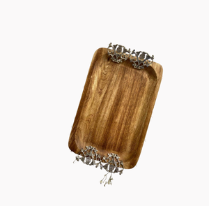 Elegante bandeja de madera para servir con asa de metal con diseño de flores, bandeja decorativa para encimera de cocina, bandeja para servir té y café - Product Image 4