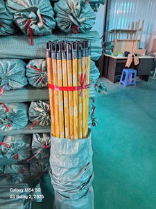 Mango de Escoba de Madera de Eucalipto Recubierto de PVC con Patrón de Grano de Madera e Impresión de Logotipo Personalizado - Product Image 5