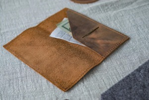 Portefeuille en cuir fait main, durable, long, type enveloppe, pochette à monnaie élégante, porte-cartes unique pour espèces - Product Image 1