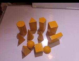 Juego de juguetes educativos de formas geométricas de madera coloridas para que los niños aprendan formas 3D y conceptos básicos de geometría de forma divertida. - Product Image 3