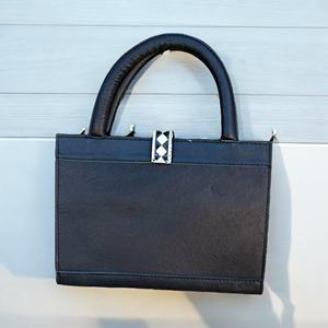 Sac à main mini fourre-tout en cuir véritable 100% à imprimé animal, fermeture éclair, logo personnalisé, deux poignées, forme pochette, moderne et souple - Product Image 3