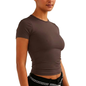 เสื้อยืดแขนสั้นผู้หญิง ทรงเข้ารูป คอกลม ผ้าถัก สีเบจ สไตล์มินิมอล - Product Image 6