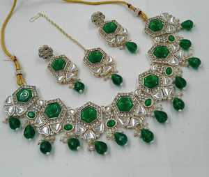 Elegante Juego de Collar y Pendientes de Novia Chapados en Oro de Alta Calidad, Maang Tikka con Circonitas Chapadas en Rodio, Certificado por Terceros - Product Image 3