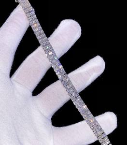 สร้อยข้อมือ Dvars Diamond Clover ประดับเพชร VVS มอยส์ซาไนต์ เงินแท้ 925 ชุบทอง ดีไซน์ทันสมัยสำหรับผู้หญิง ตัดแบบบริลเลียนท์ - Product Image 3