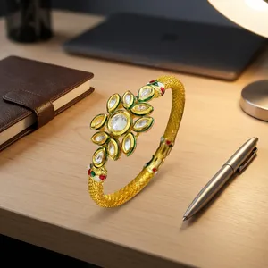 Beau bracelet Kundan véritable ouvrable de qualité supérieure pour les femmes pierres scintillantes Look bijoux en laiton pour les tenues de fête - Product Image 2