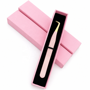 Pinzas para Pestañas de Acero Inoxidable Color Rosa Bebé con Agarre de Diamante, Probadas a Mano, Venta al Por Mayor, Logotipo Personalizado, Ángulo de 90 Grados, Pinzas para Volumen de Pestañas - Product Image 1