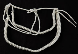 Aiguillettes de Noël personnalisées en mylar doré de haute qualité avec clip métallique, pour uniformes et universités, fabriquées au Pakistan - Product Image 2