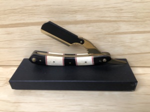 Rasoir à raser droit en acier fait main et personnalisé avec manche en corne de bélier pour barbier, salon de coiffure, épilation pour homme - Product Image 3