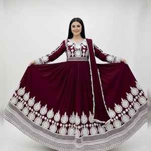 ชุดเดรสกำมะหยี่สีเขียวเข้มแบบอัฟกัน ดีไซน์หรูหรา ปักดิ้นสีขาว แขนยาว แบบดั้งเดิมของชาวปัชตุน สำหรับงานพิธีกรรมทางวัฒนธรรม - Product Image 3