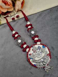 Ensemble collier et boucles d'oreilles assorties en argent oxydé, motif floral, fait main, style ethnique tribal, bijoux élégants - Product Image 4