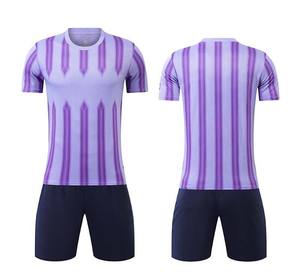 เสื้อฟุตบอลสีแดงแบบปรับแต่งได้ แขนสั้น ผลิตจากโพลีเอสเตอร์ยืดหยุ่น 100% พร้อมพิมพ์ชื่อทีมแบบต้านเชื้อแบคทีเรีย - Product Image 4