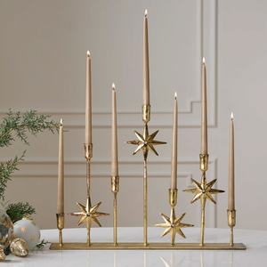 Candélabre classique en laiton doré poli à trois lumières sur une base rectangulaire élégante, disponible à prix de gros. - Product Image 4
