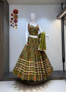 Ensemble Lehenga Choli indien pakistanais en coton brodé floral avec soutien-gorge à armatures, jupe Lehenga longue et dupatta pour fêtes et mariages - Product Image 3