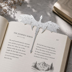 Marcadores de Libros de Dragón Metálicos |   Marcapáginas de Fantasía con Corte Láser Personalizado |   Lector de Libros de Bolsillo de Aleación de Zinc al por Mayor, Regalo de Recuerdo, Fabricante OEM - Product Image 1