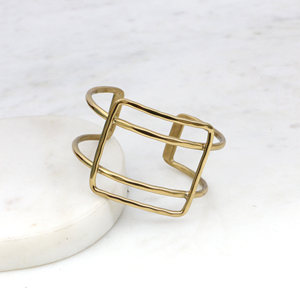 Brazalete Geométrico de Latón Hecho a Mano, Brazalete Abierto Minimalista Estilo Boho, Joyería Ajustable en Tono Dorado, Regalo para Ella - Product Image 5