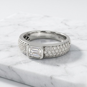 Bague en or avec diamant taille émeraude et pavé, bijoux de fiançailles et de mariage pour femme - Product Image 1
